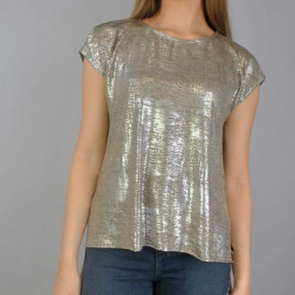 Dantelle Tops - Dantelle Gold Foil Print Step Hem Shirt Large